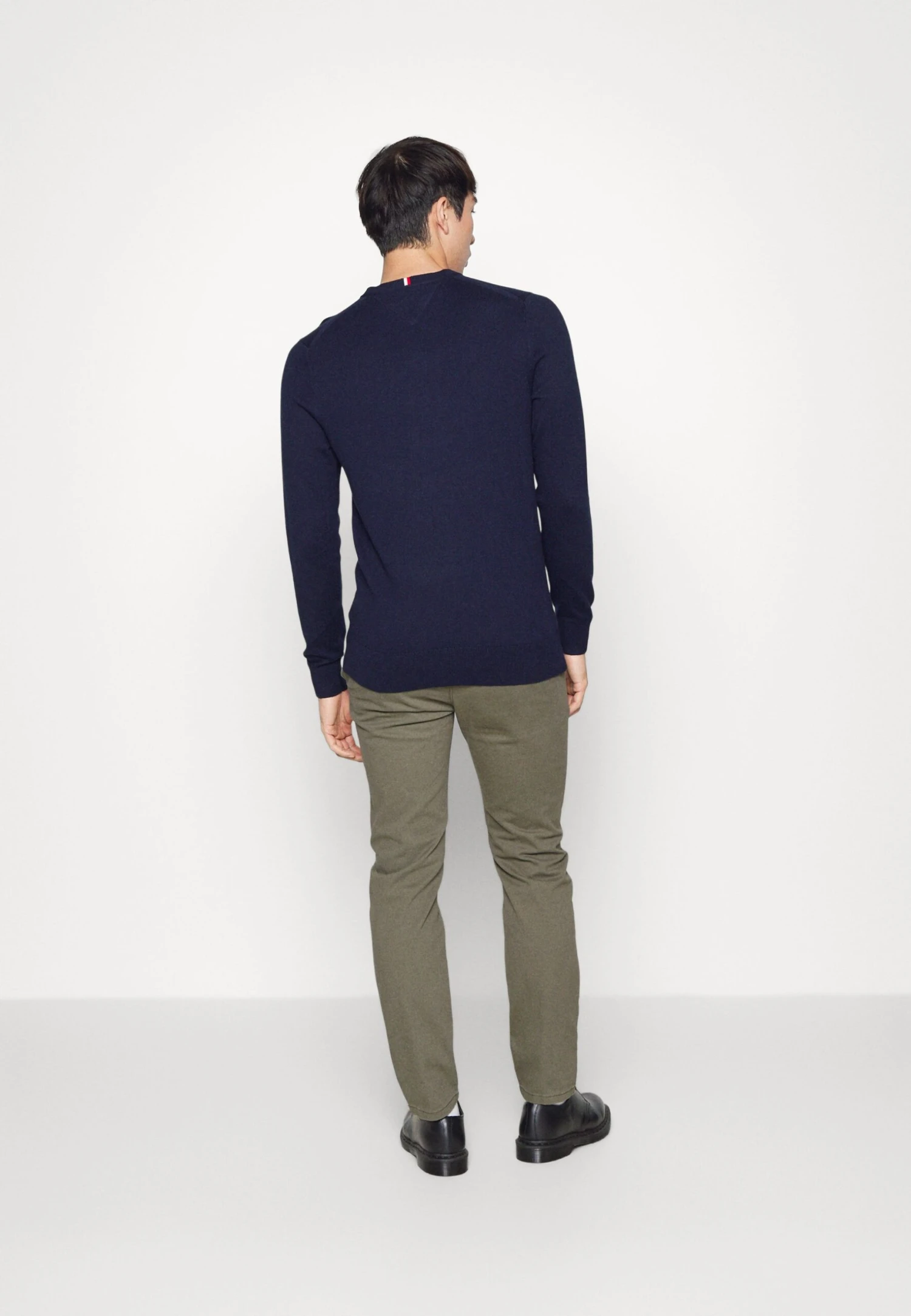 Pier One 2 Pack - Chinos - Black/Olive 5 Pier One 2 Pack - Chinos - Black/Olive - Image 3