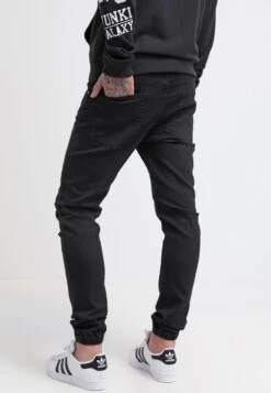 Pier One Slim Fit Jeans - Black 10 Pier One Slim Fit Jeans - Black -Pier One Vogue 1fb6bf592b514a82bee37c71309fd7e6