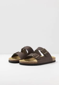Pier One Unisex - Slippers - Brown 10 Pier One Unisex - Slippers - Brown -Pier One Vogue 2a6253ec8adf4b75ac70cea209f9bc13