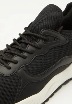 Pier One Unisex - Trainers - Black/White -Pier One Vogue 383be7e17d7b4e6fb1f7aa6c378ae4ea