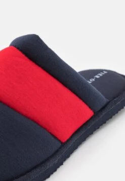 Pier One Unisex - Slippers - Dark Blue/Red -Pier One Vogue 3873ff5ffc164a00938853720f513c10