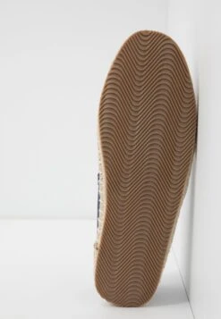 Pier One Rena Espadrille Unisex - Espadrilles - Dark Blue 16 Pier One Rena Espadrille Unisex - Espadrilles - Dark Blue -Pier One Vogue 3d5785de53034e61b04b3811974cf929