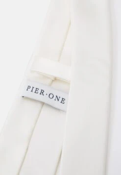 Pier One Set - Pocket Square - White 9 Pier One Set - Pocket Square - White -Pier One Vogue 42cb520aca934f35a8d84b5e9545053f