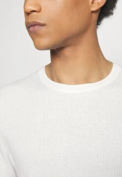 Pier One Slim Fit Ribbed T-Shirt 2 Pack - Basic T-Shirt - White/Black -Pier One Vogue 47ed5d9d06544ed3a59ae57586b07ca5