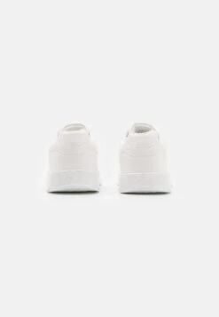 Pier One Unisex - Trainers - White 10 Pier One Unisex - Trainers - White -Pier One Vogue 4983de3eec88467780097e91a4c2581a