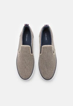Pier One Unisex - Trainers - Taupe -Pier One Vogue 4bfc3dea16e84e949402e19f285476a8