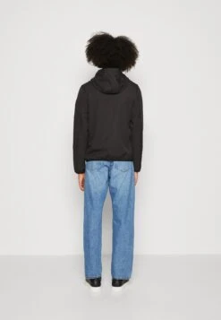 Pier One Waterproof Jacket - Black -Pier One Vogue 4e357a4c9dc64463935acb495187a2e8