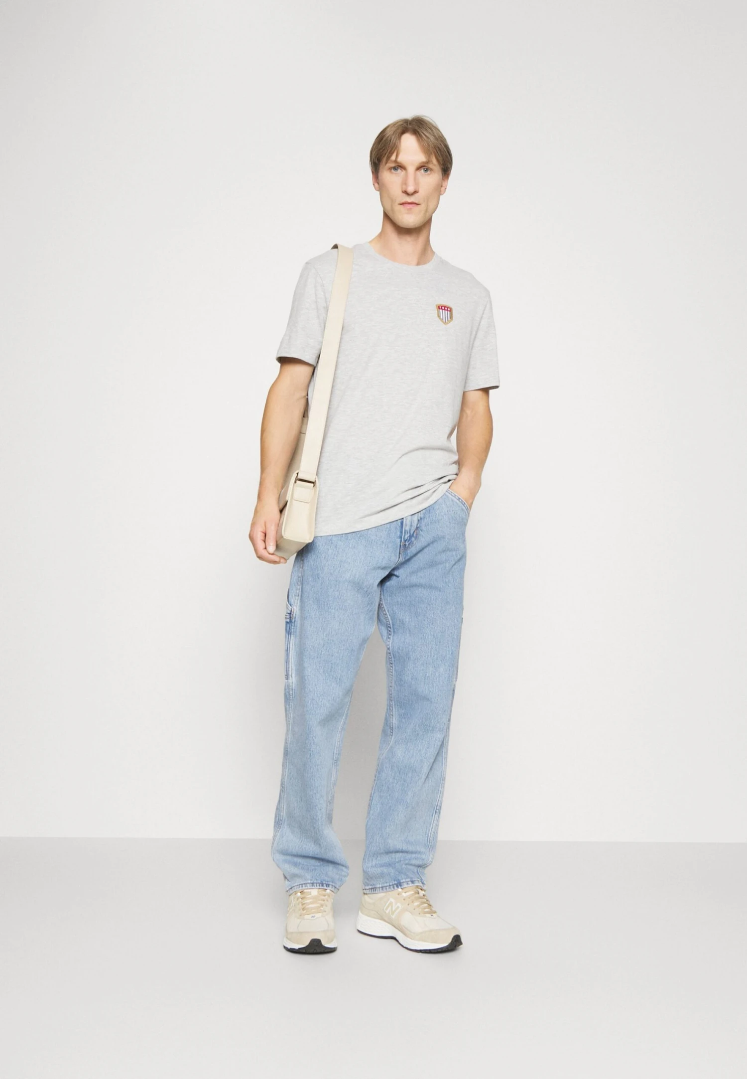 Pier One Print T-Shirt - Light Grey 4 Pier One Print T-Shirt - Light Grey - Image 2