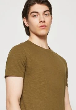 Pier One 5 Pack - Basic T-Shirt - Black/Light Blue/Khaki/Mint/Beige -Pier One Vogue 54e4eb47d150489faf0f2a6348817fd5