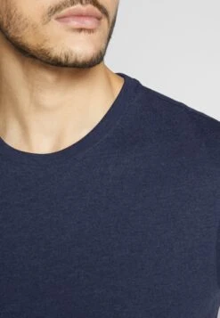 Pier One 4 Pack - Basic T-Shirt - Black/White/Blue -Pier One Vogue 5847a37145c74e25a85f71f4653216cb