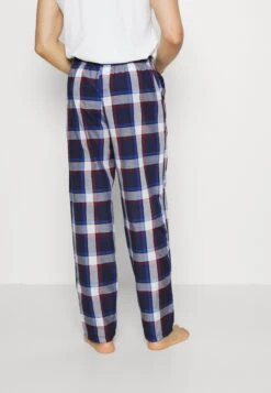 Pier One 2 Pack - Pyjama Bottoms - 503 - Dark Blue_302 - Red 11 Pier One 2 Pack - Pyjama Bottoms - 503 - Dark Blue_302 - Red -Pier One Vogue 61f2048aa9de4452822bf981b723ea2e