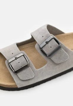 Pier One Leather Unisex - Slippers - Grey -Pier One Vogue 6b071714d1514b7cbade5fbfdf5bc6fc