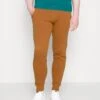 Pier One Tracksuit Bottoms - Camel 1 Pier One Tracksuit Bottoms - Camel -Pier One Vogue 6c86a3d3427d471f8db26b700f6556b4