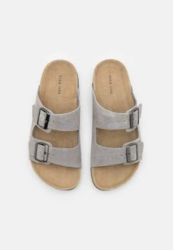 Pier One Leather Unisex - Slippers - Grey -Pier One Vogue 6e172422b00e484a8ac21c5f565af9d6