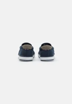 Pier One Unisex - Trainers - Dark Blue -Pier One Vogue 6ef35402e6874213ab2a07f1503526e4