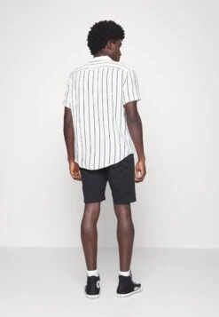 Pier One 2 Pack - Shorts - Black/Olive -Pier One Vogue 73395e7496094f16ab01d685c224eec1