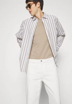 Pier One Carpenter Colored Twill- Straight Leg Jeans - Off-White -Pier One Vogue 77b17a64a879489bb9510906e2f8dbc4