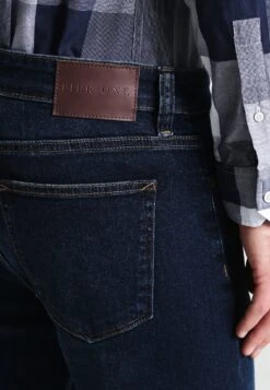 Pier One Basic - Straight Leg Jeans - Dark Blue Denim -Pier One Vogue 7aa5df5983c44365808e18ddcad2589e