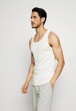 Pier One 3 Pack - Undershirt 13 Pier One 3 Pack - Undershirt -Pier One Vogue 89616a07fd5749b0878578e819009317