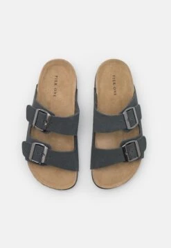 Pier One Leather Unisex - Slippers - Dark Grey 11 Pier One Leather Unisex - Slippers - Dark Grey -Pier One Vogue 8b654ec462244e0499e82e9205e49532