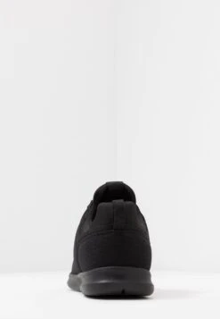 Pier One Trainers - Black 11 Pier One Trainers - Black -Pier One Vogue 8c04451f4e72418c90d848f6c7b77d6d