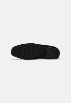 Pier One Smart Slip-Ons - Black 14 Pier One Smart Slip-Ons - Black -Pier One Vogue 8e14cfd6804641b08020017c076aac0d