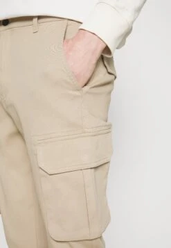 Pier One Cuffed Skinny Trouser- Cargo Trousers - Tan -Pier One Vogue 8ec95880e2f64caba6629462ca4a4d4f