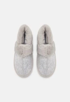 Pier One Slippers - Grey 13 Pier One Slippers - Grey -Pier One Vogue 91c3c1d6983847e18bf1a4a008dec331