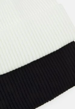 Pier One Unisex 2 Pack - Beanie - Black/White -Pier One Vogue 93f660b00d0d40d788daffcd029cdafb