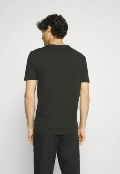 Pier One 5 Pack - Basic T-Shirt - White/Black/Dark Blue -Pier One Vogue a0c7b6453ce14bcdb30df26ad77873b2