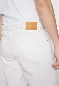 Pier One Colored Twill White Denim - Denim Shorts - White Denim -Pier One Vogue a636a2d6a4a8465daf4783bb72a28209