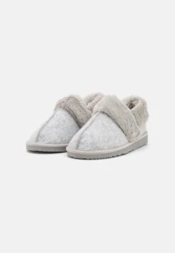Pier One Slippers - Grey 10 Pier One Slippers - Grey -Pier One Vogue a78b4db7980a4d1191832a3ac5812852