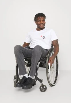 Pier One Straight Leg Jeans - Grey Denim 14 Pier One Straight Leg Jeans - Grey Denim -Pier One Vogue aa391ddaeb5b4eb88a37b8d011fe8892