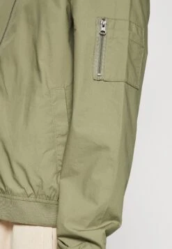 Pier One Bomber Jacket - Olive 13 Pier One Bomber Jacket - Olive -Pier One Vogue b6f4db9ef2ef4f15aaa38b0e9fcce92f