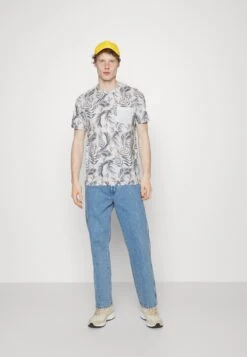 Pier One Print T-Shirt - Offwhite -Pier One Vogue ba5603150ecb4c559f7d4bb22e903b65