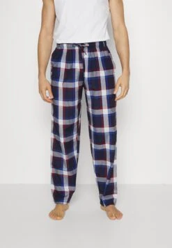 Pier One 2 Pack - Pyjama Bottoms - 503 - Dark Blue_302 - Red 10 Pier One 2 Pack - Pyjama Bottoms - 503 - Dark Blue_302 - Red -Pier One Vogue c4deb935b78b419f85d4482f92853b6e