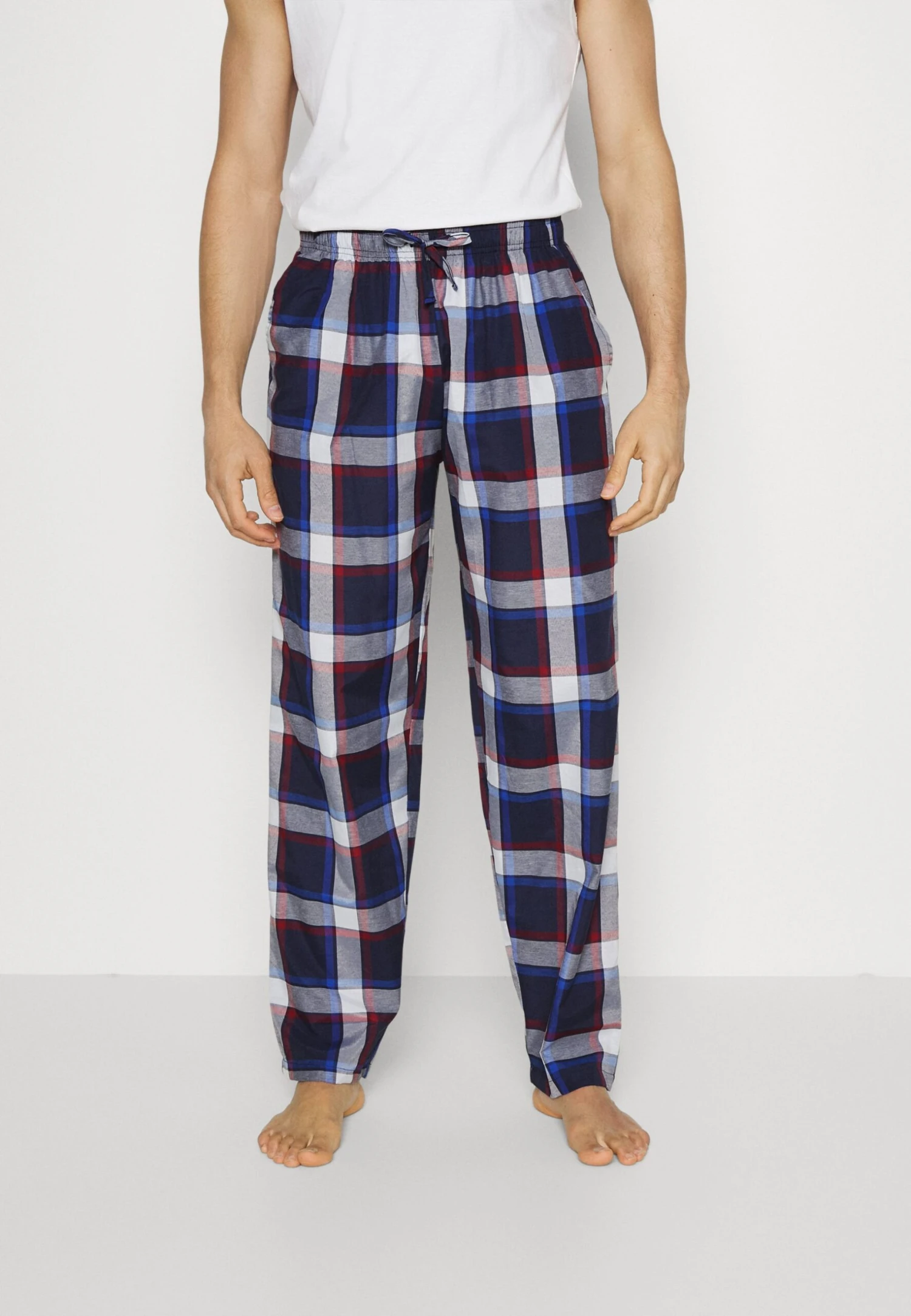 Pier One 2 Pack - Pyjama Bottoms - 503 - Dark Blue_302 - Red 5 Pier One 2 Pack - Pyjama Bottoms - 503 - Dark Blue_302 - Red - Image 3