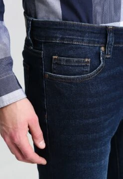 Pier One Basic - Straight Leg Jeans - Dark Blue Denim -Pier One Vogue cab4c5a817d8404784a40aa6e7e7d551