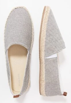 Pier One Rena Espadrille Unisex - Espadrilles - White/Blue -Pier One Vogue cf36b3a120304b8ca2a7c4aab8305f1b