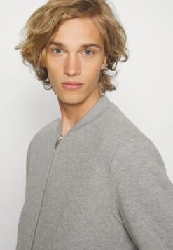 Pier One Zip-Up Sweatshirt - Mottled Grey -Pier One Vogue d37fa38d4b144a75a78bd49ddd38bf86