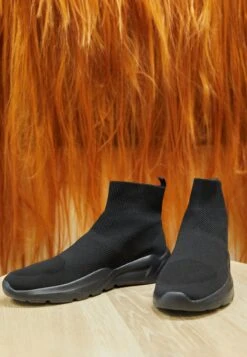 Pier One High-Top Trainers - Black -Pier One Vogue d49c5a03d7c7463e81fc3420c81aab21