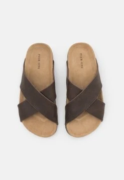 Pier One Unisex - Slippers - Brown 11 Pier One Unisex - Slippers - Brown -Pier One Vogue dc950c1c15d94646b16fe41412e2e3c9