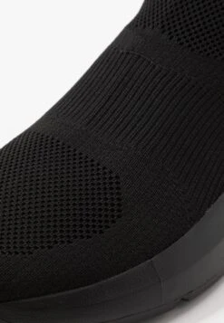 Pier One High-Top Trainers - Black -Pier One Vogue e1bf456dd30b4152a191a095dc802b4e