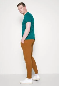 Pier One Tracksuit Bottoms - Camel -Pier One Vogue f1f9ec166d6a45e0ae1358f9bdd8a189