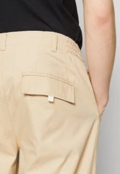 Pier One Trousers - Off-White -Pier One Vogue f57bf42c9e2c4201af70c04a94666a6e