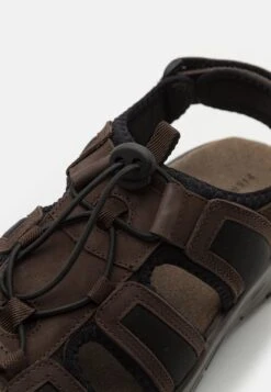 Pier One Leather - Walking Sandals - Brown 13 Pier One Leather - Walking Sandals - Brown -Pier One Vogue fe4ac8c516524342a23bf7dfc5e9f947